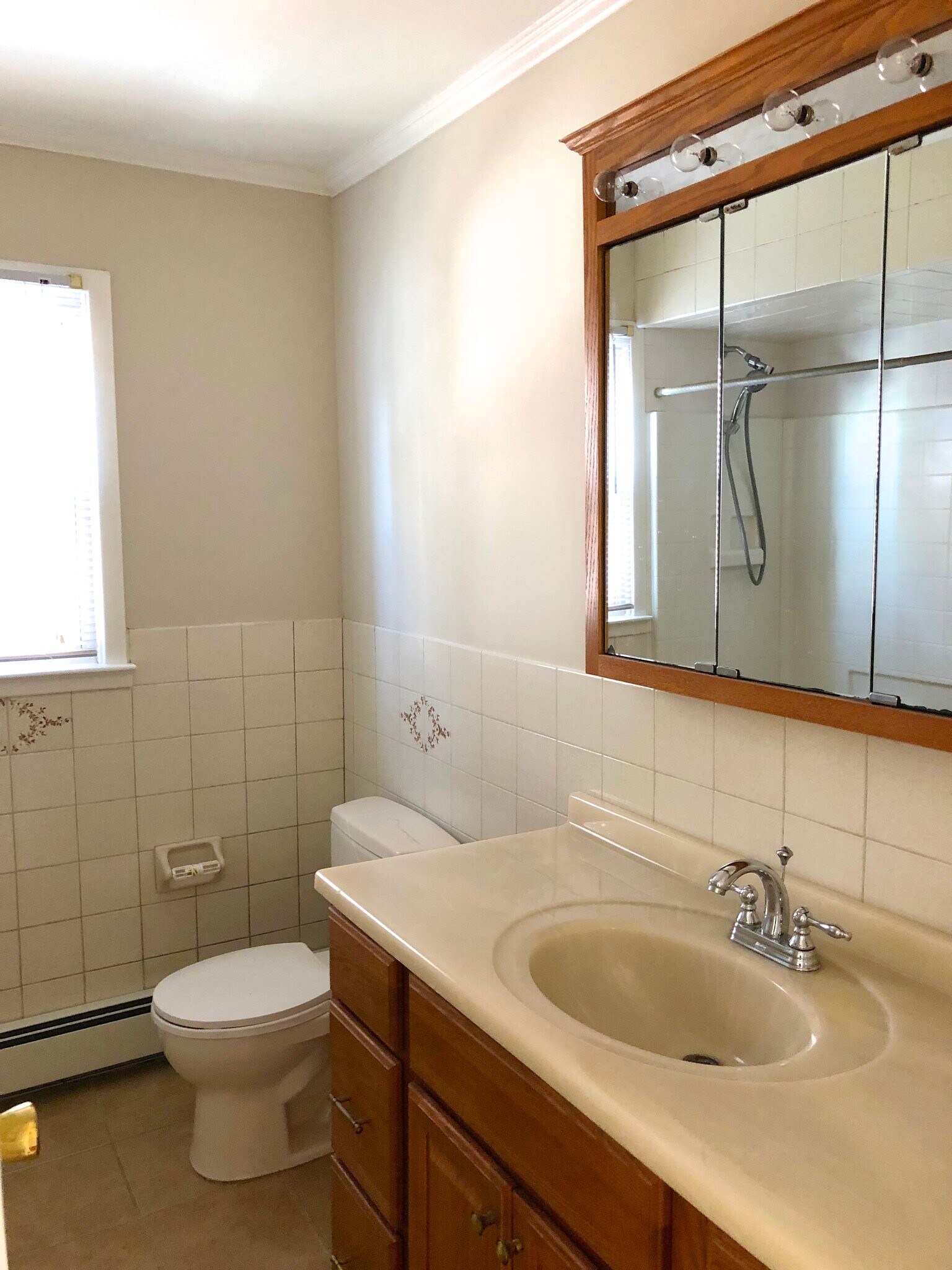 Building Photo - 9 Graywood Rd