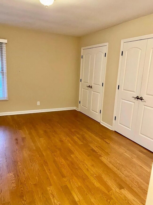 Building Photo - 1 Bedroom Condo