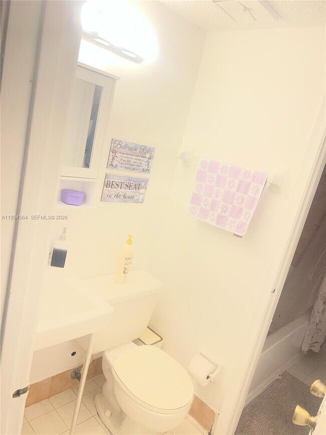 Building Photo - 526 NW 114th Ave