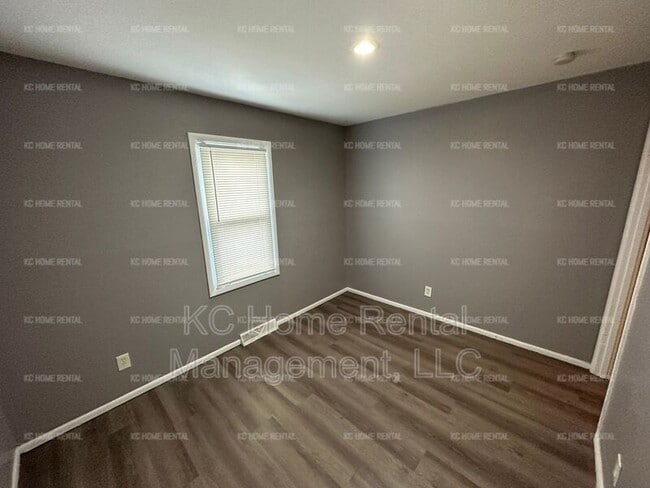 Building Photo - 8601 E 110th St