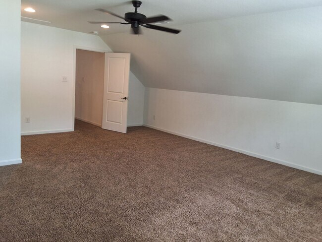 Building Photo - West Knoxville 37932 - 4 bedroom, 2 bath home in desirable Hardin Valley area. - Contact Sharon A...
