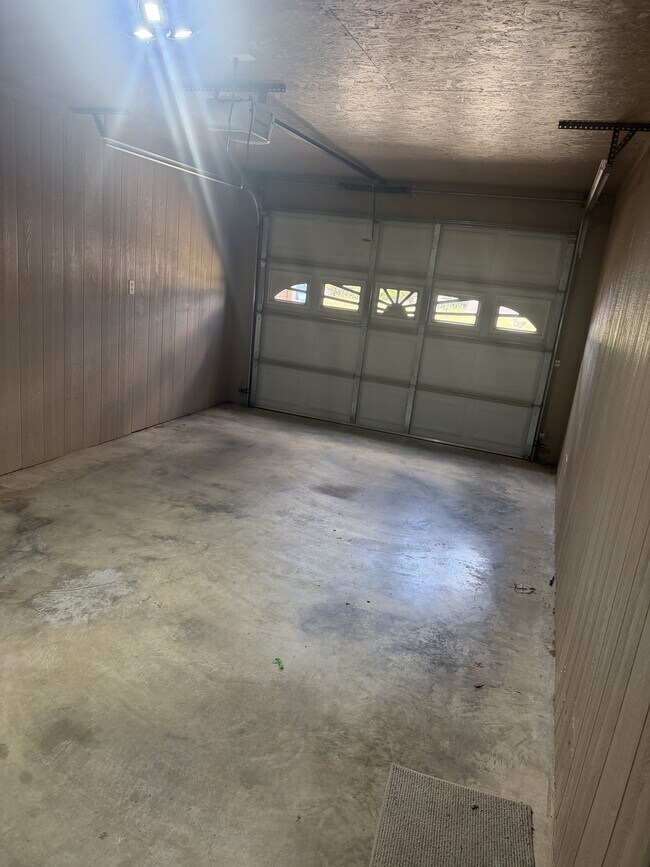 Building Photo - 1807 N 9 1/2 St