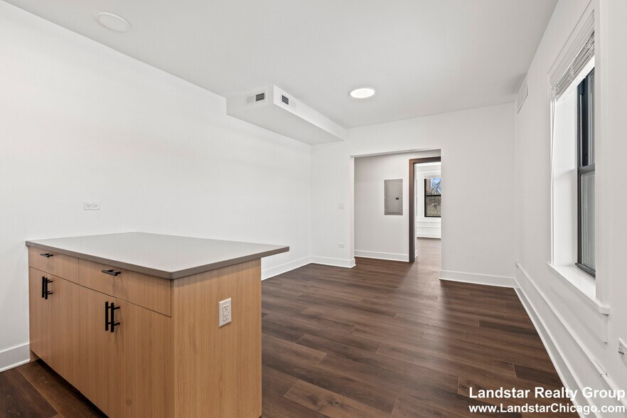 Building Photo - 1241 Chicago Ave