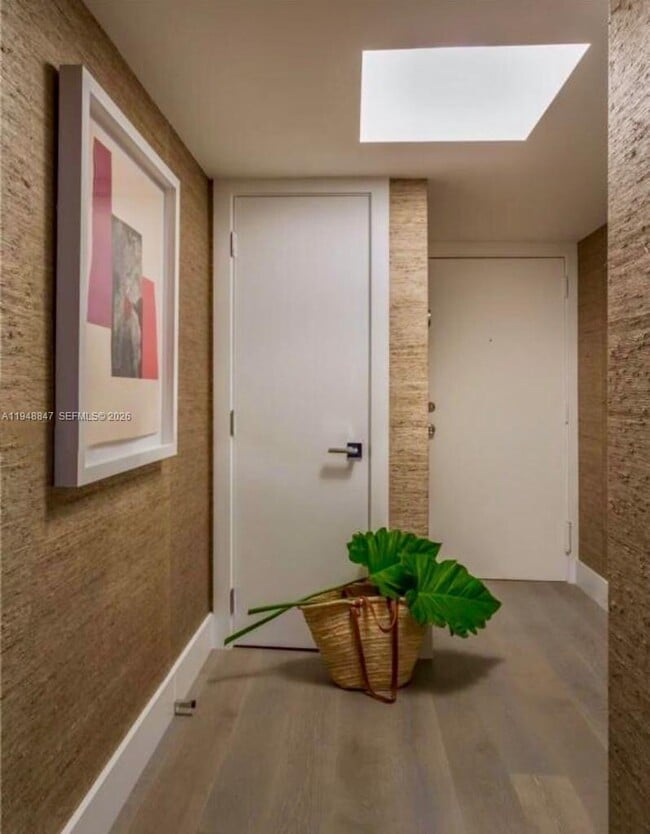 Building Photo - 2655 Collins Ave