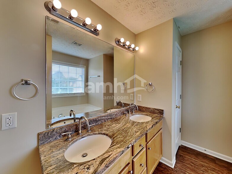 Building Photo - 1311 Aberdare Dr