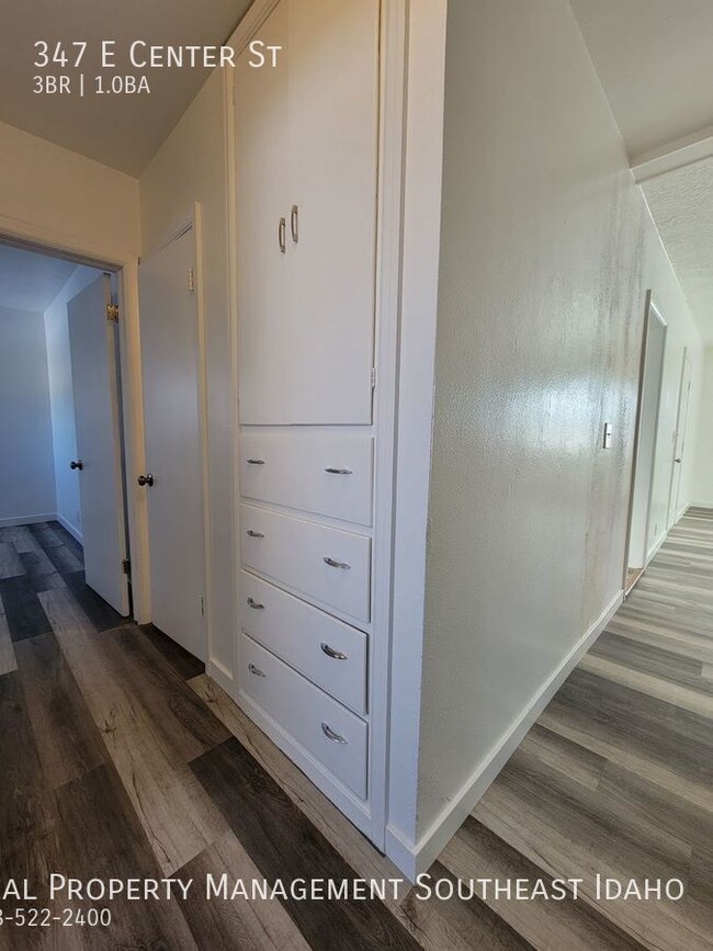 Building Photo - 347 E Center St