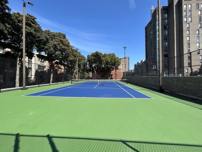 Building Photo - 33 Pond Ave