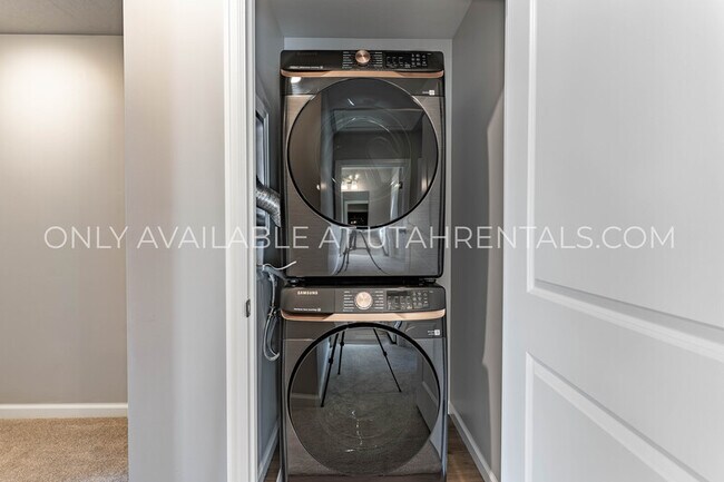 Building Photo - 100 Riverside Drive