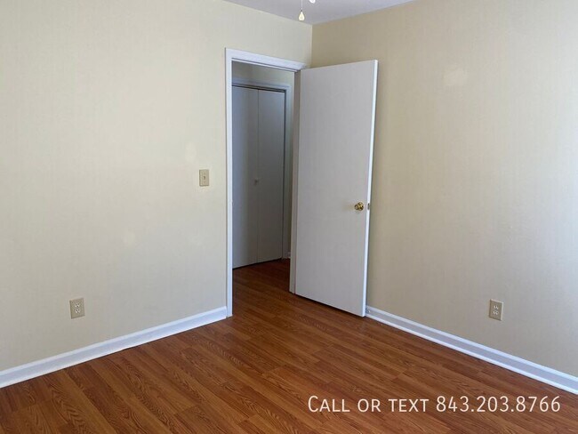 Building Photo - 410 Erskine St
