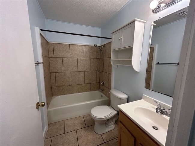 Building Photo - 909 Pansy Ct