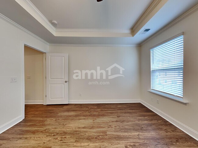 Building Photo - 526 Lateleaf Dr