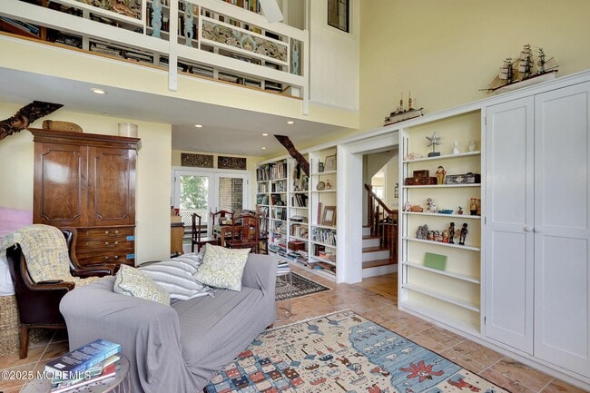 Building Photo - 323 Cove Dr