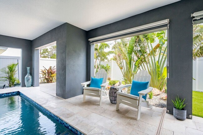 Building Photo - Fully Furnished + Utilities Included Beach...