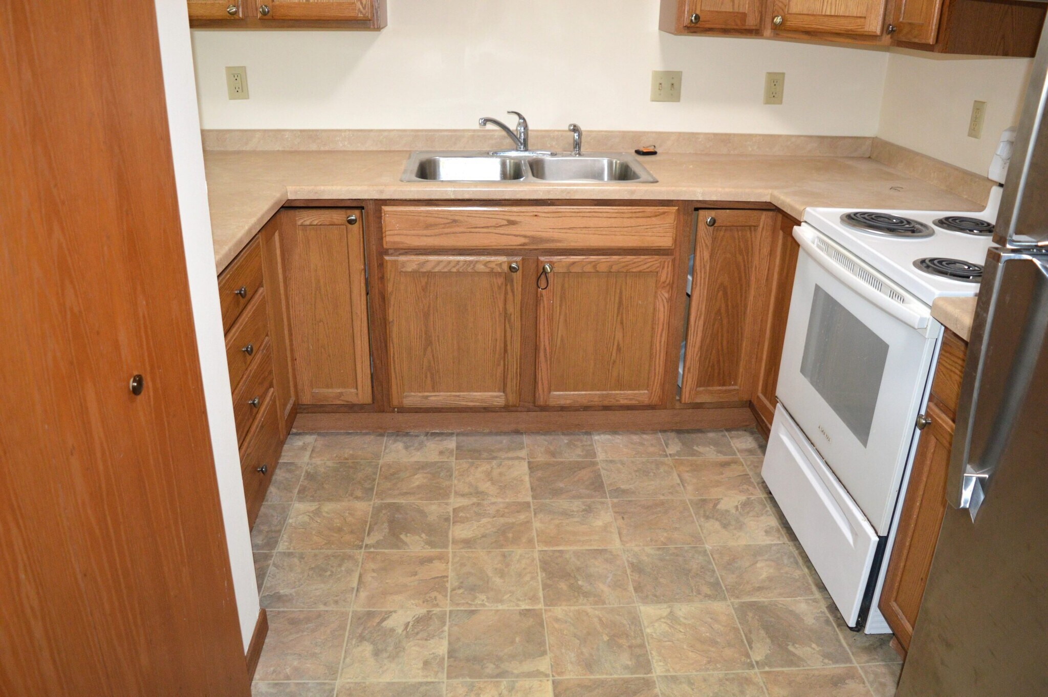 Building Photo - 548 Seminole Way