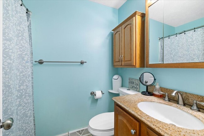 Building Photo - Spacious Home with Amazing Fenced Yard in ...