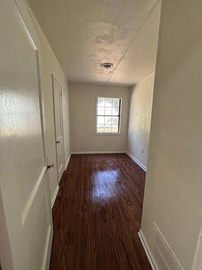 Building Photo - 3 bdrm 1 Bath home near Millington Elementary