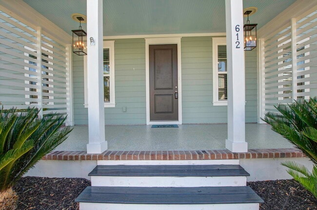 Building Photo - 612 Heartwood Ln