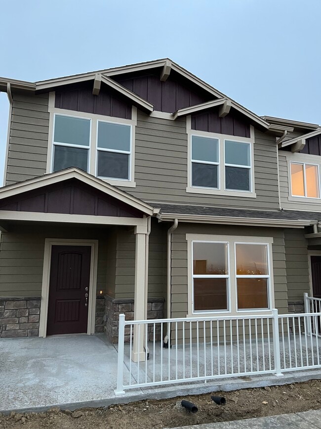 Building Photo - 1044 Petra Heights