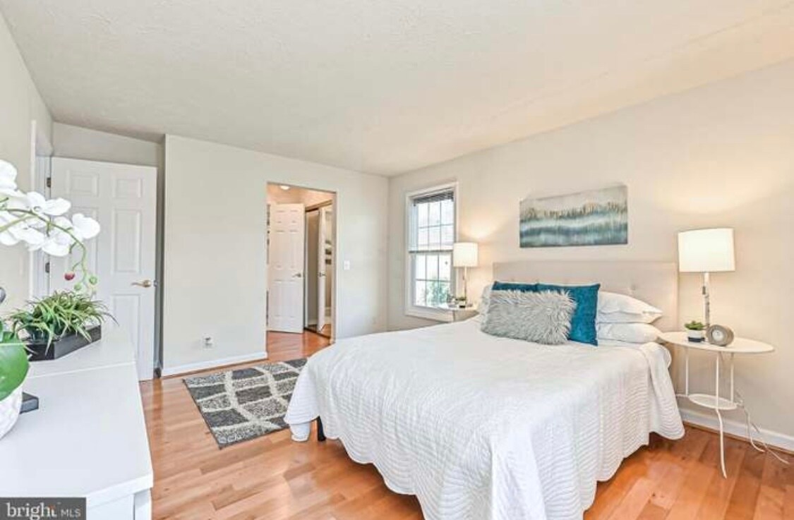 Building Photo - 12001 Ridge Knoll Dr