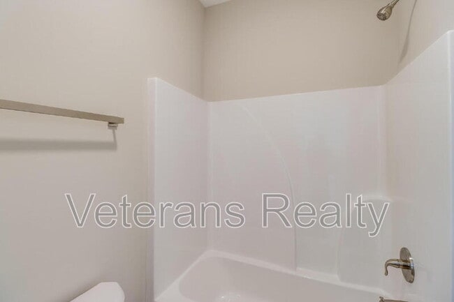 Building Photo - 833 Vee St