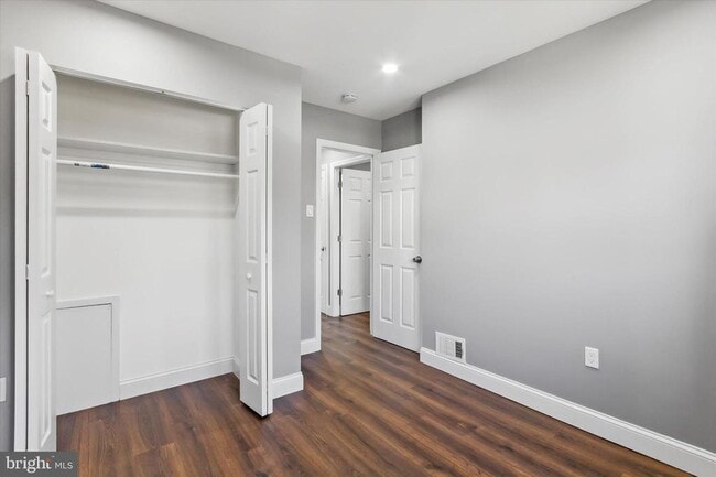 Building Photo - 296 Greenough St