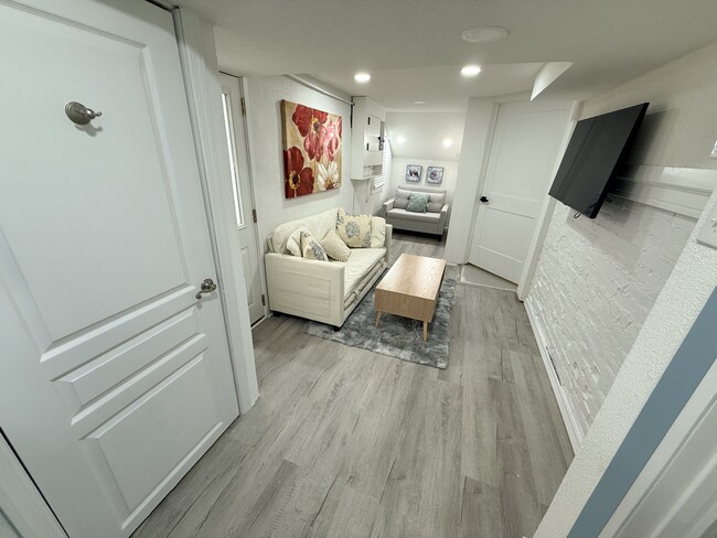 Building Photo - 8 N Nashville Ave