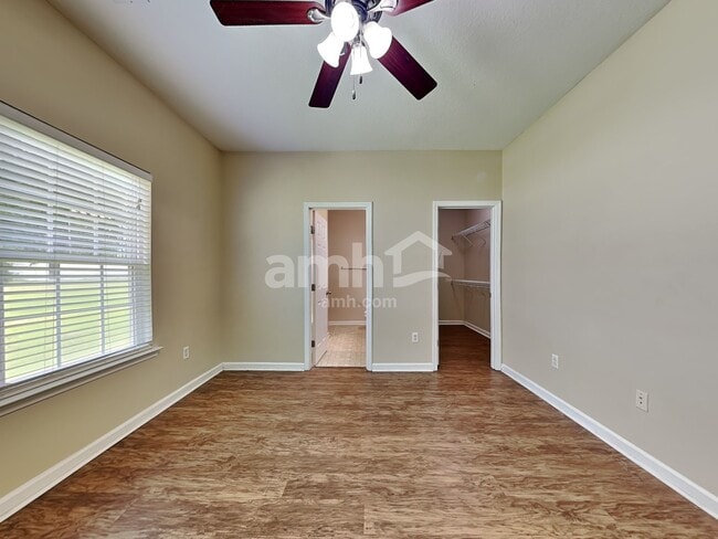 Building Photo - 155 Red Oak Dr