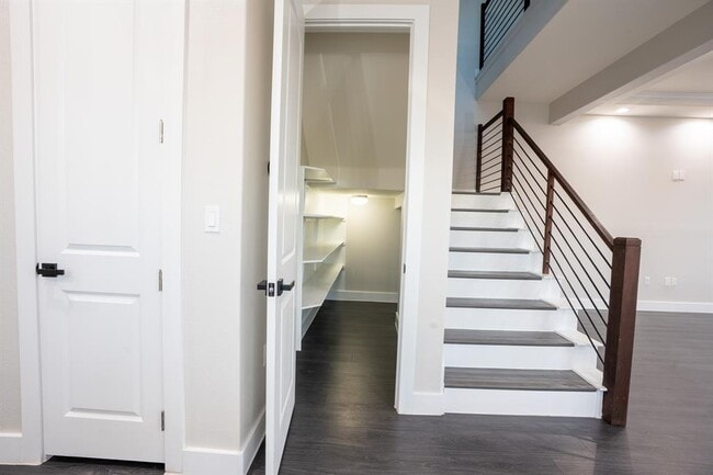 Building Photo - 162 Meadow View Blvd