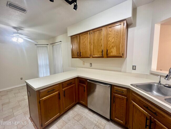 Building Photo - 8456 Bandera Cir W