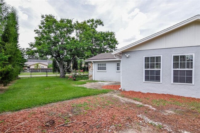 Building Photo - 706 Holly Terrace