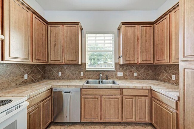 Building Photo - 1906 W 42nd St