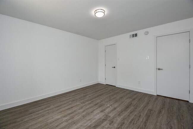 Building Photo - 357 N Post Oak Ln