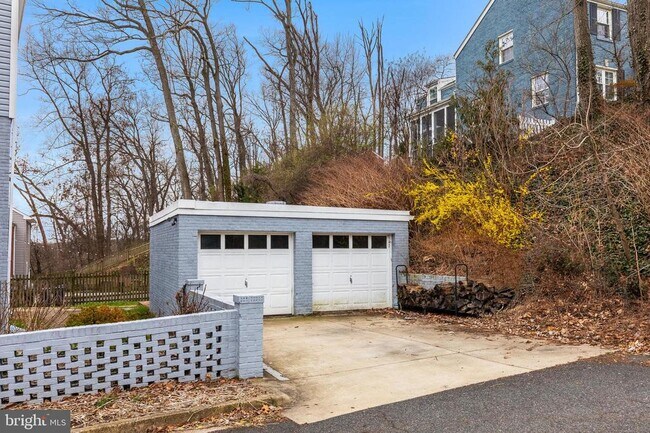 Building Photo - 2400 S Arlington Ridge Rd