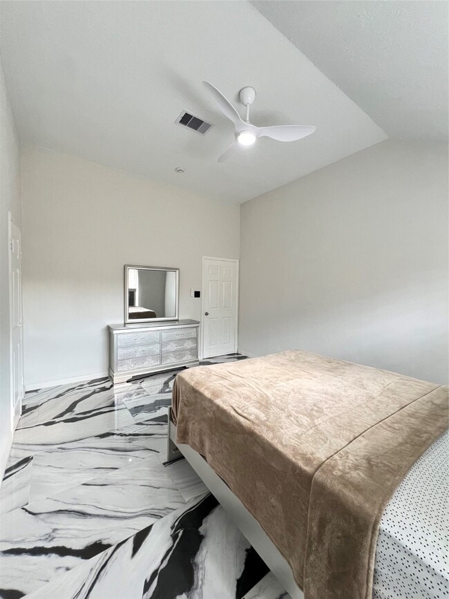 Building Photo - 10123 Early Spring Dr