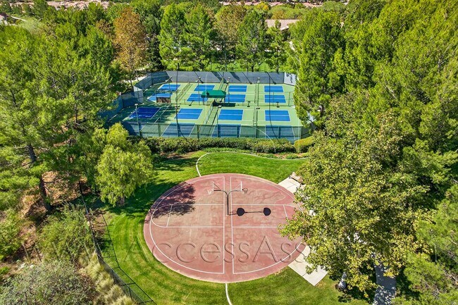 Building Photo - 55+ Age Community – Charming 2 Bed / 2 Bat...