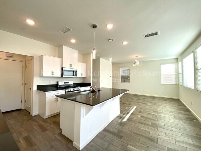 Building Photo - 730 N Bliss Ln