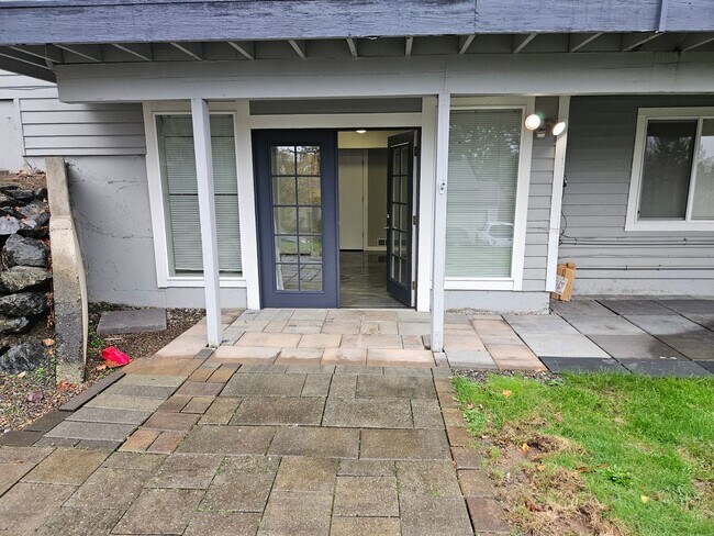 Building Photo - 2323 - Jones