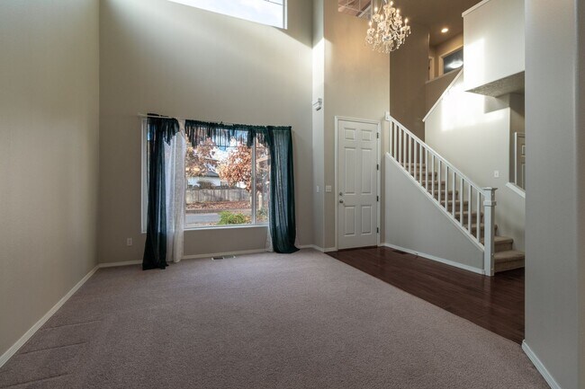 Building Photo - Beautiful 4 bedroom, 2.5 bathroom-Union Hi...