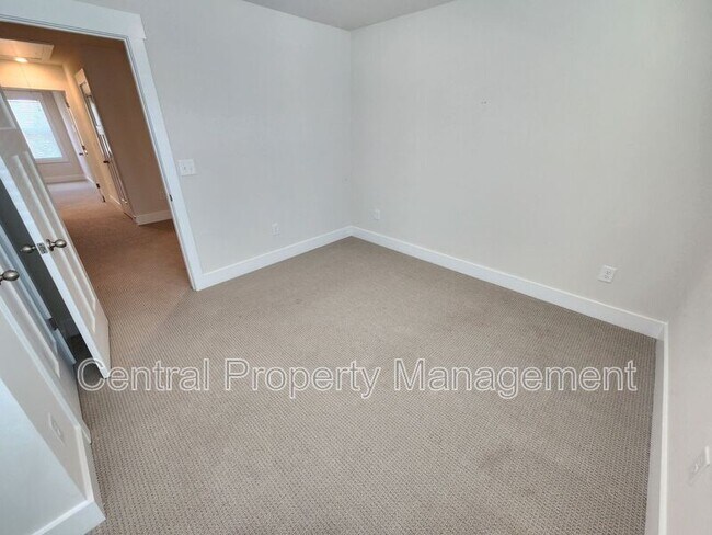 Building Photo - 112 Outback Dr