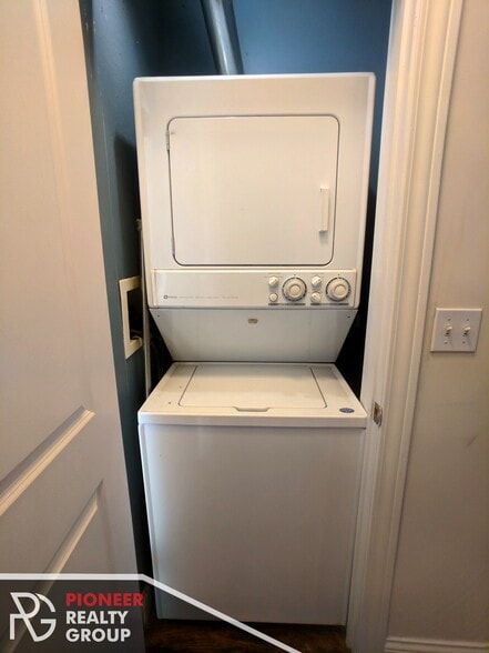 Building Photo - 736 W Addison St