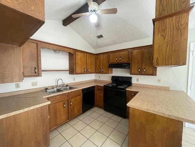 Building Photo - Stockwell and Move In Ready!