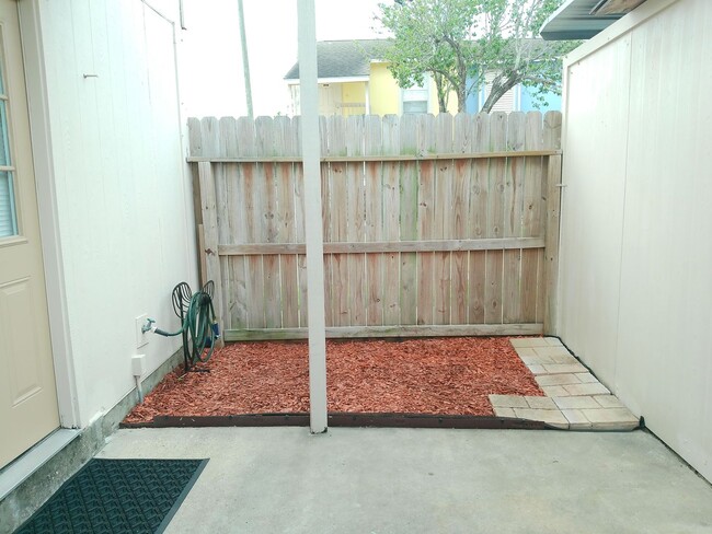 Building Photo - 6702 Everhart Rd