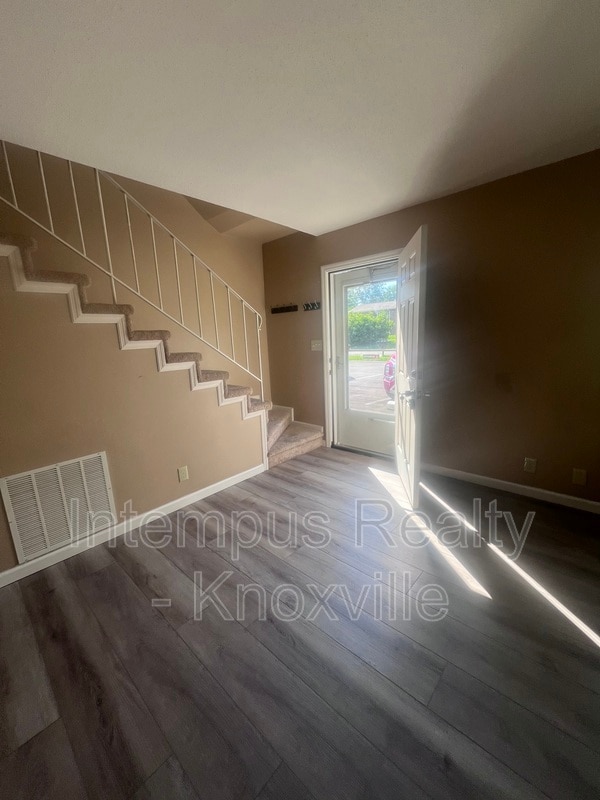 Building Photo - 405 Iroquois Ln