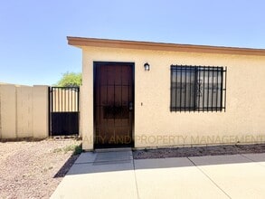 Building Photo - 3422 N Fontana Ave
