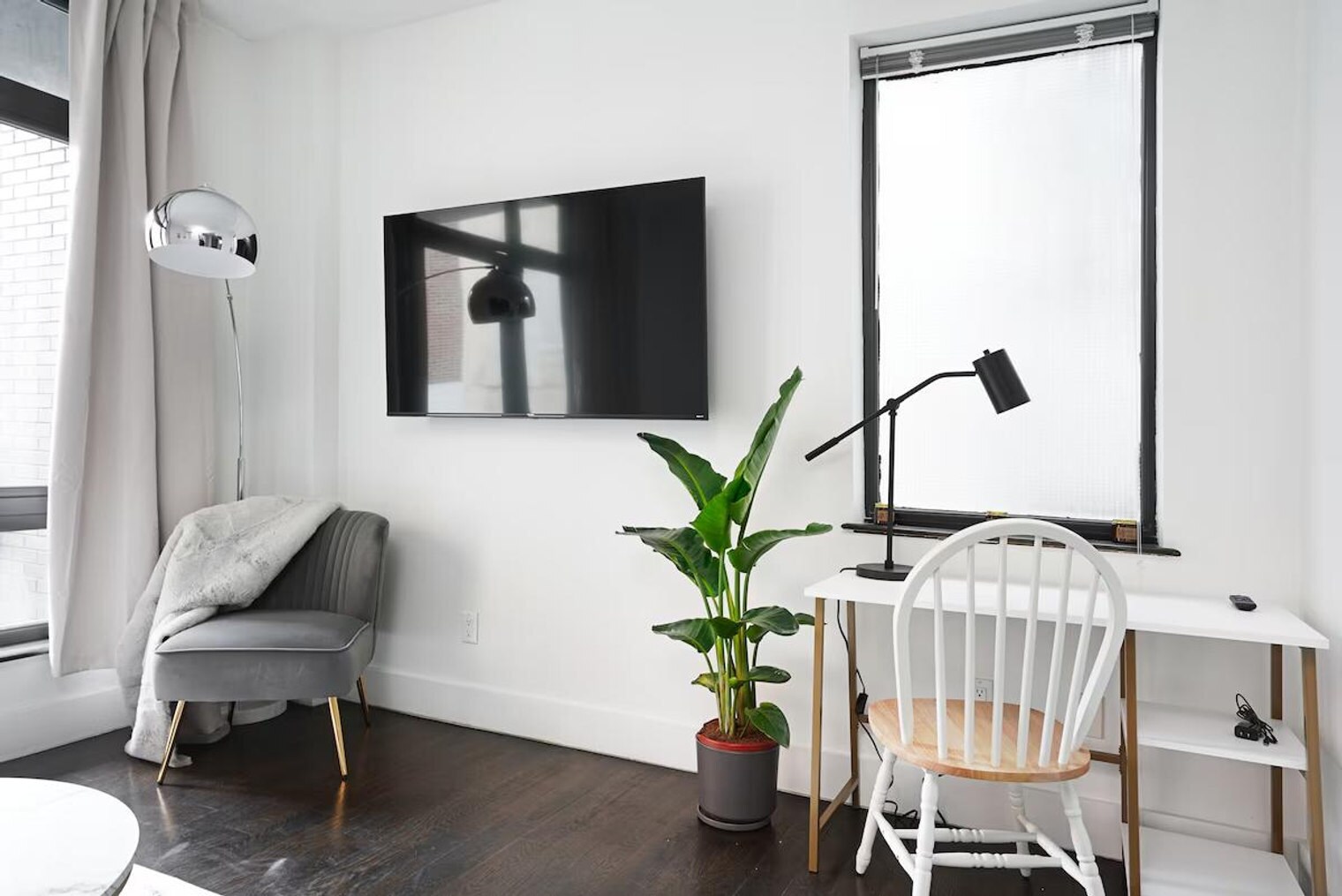 Building Photo - 1568 Lexington Ave