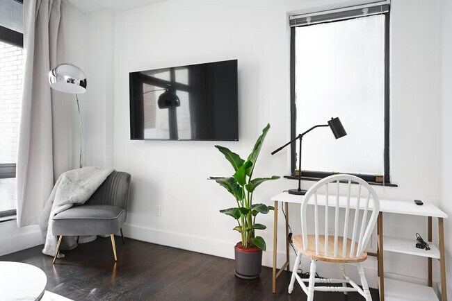 Building Photo - 1491 Lexington Ave