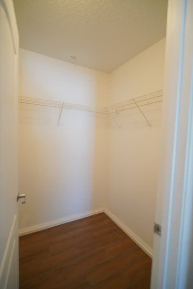 Building Photo - 3 Bed / 3 Bath Condo in Gated Community