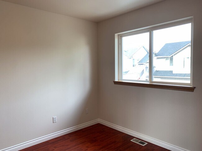 Building Photo - Split Level 4-bedroom, 3-bathroom Home in ...
