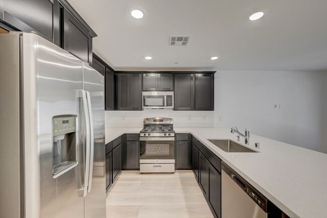 Building Photo - 10772 Paget Ct