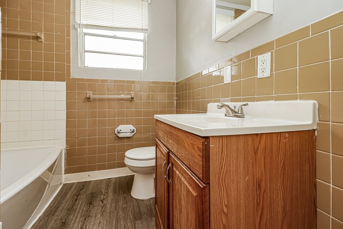 Building Photo - 229 Dogwood Ave